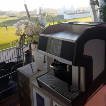 Everrent - Cameo espresso machine op meubel - KLM Dutch Open